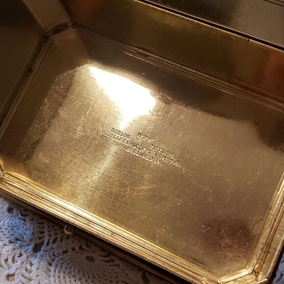 Vintage Metal Hinged Artstyle Chocolates Candy Box Tin w/ Victorian Scenes - Picture 13 of 14